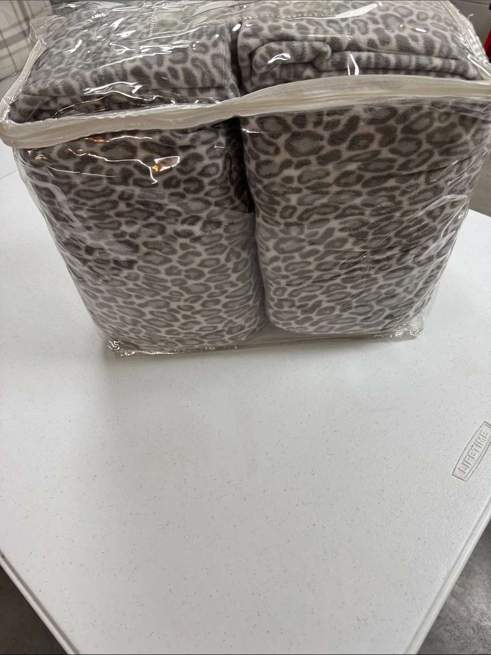 Polarfleece sheets grey leopard
